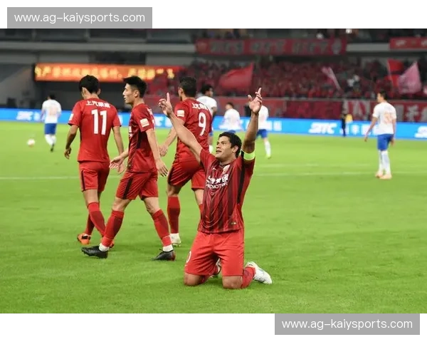 绿茵烽烟再起：国安与恒大的三十载恩怨情仇，谁主沉浮？